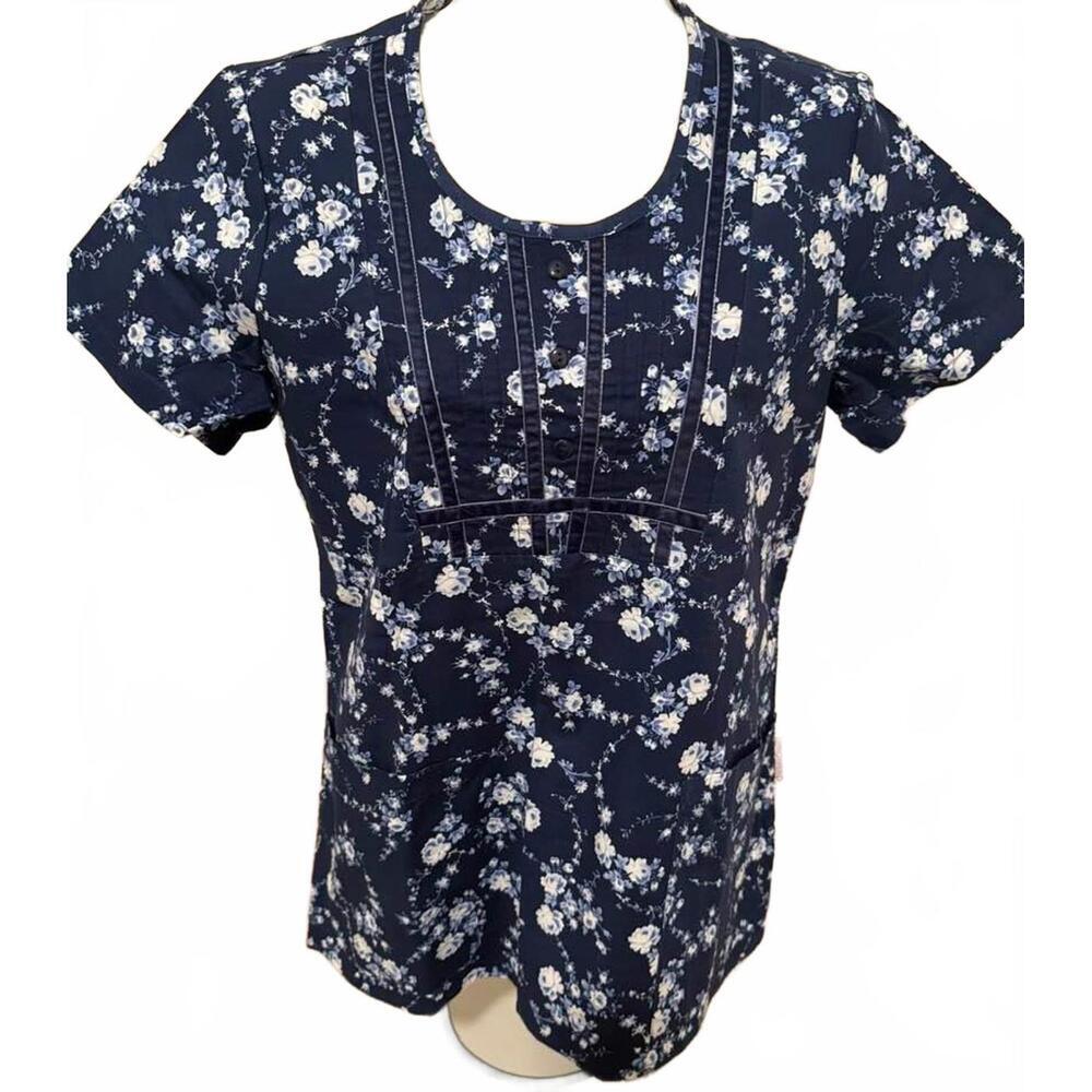 WHITE CROSS WOMENS SIZE XSMALL SCRUB TOP BLUE WITH WHITE FLOWERS NEW WITH TAGS